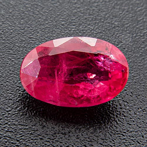 Ruby from Myanmar. 1 Piece. Oval, very distinct inclusions