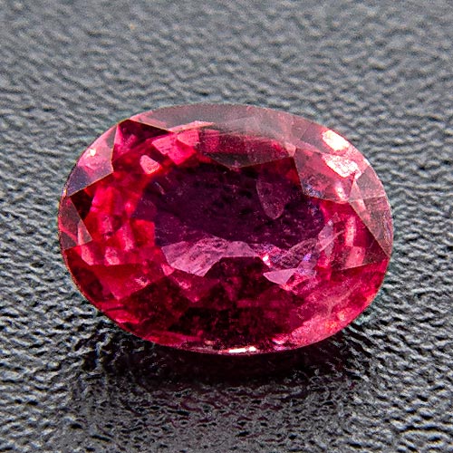Ruby from Myanmar. 1 Piece. Oval, small inclusions