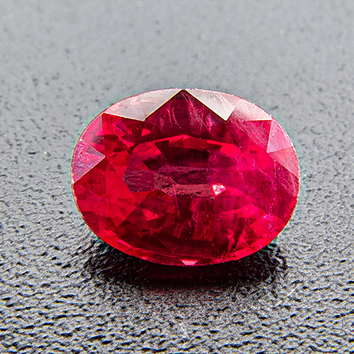 Ruby from Myanmar. 1 Piece. Oval, distinct inclusions