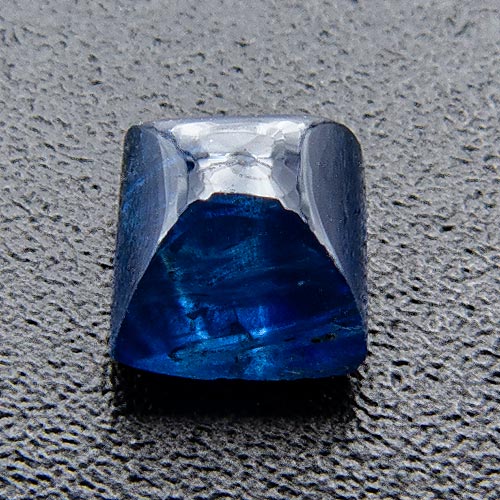 Sapphire from Thailand. 0.51 Carat. Cabochon Square, very distinct inclusions