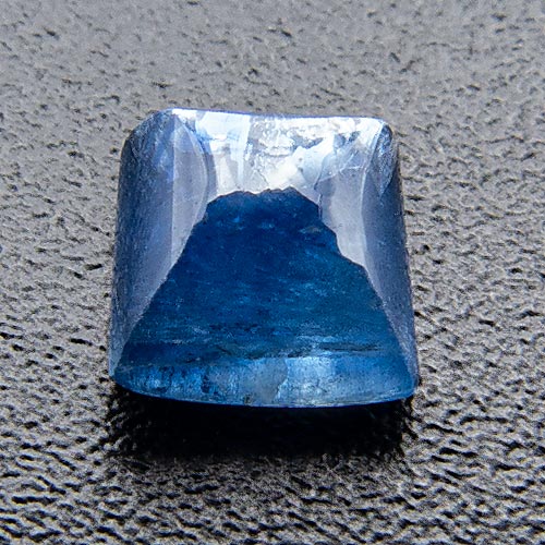 Sapphire from Thailand. 0.55 Carat. Cabochon Square, very distinct inclusions
