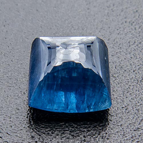 Sapphire from Thailand. 0.87 Carat. Cabochon Square, very distinct inclusions