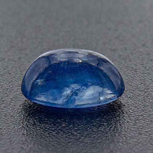 Sapphire from Thailand. 1 Piece. Cabochon Oval, very, very distinct inclusions