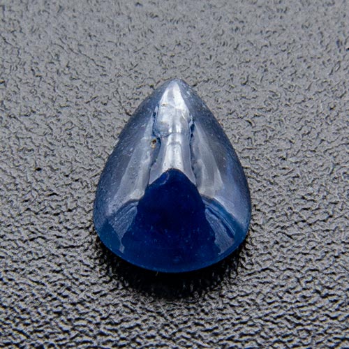 Sapphire from Thailand. 1 Piece. Cabochon Pear, very, very distinct inclusions