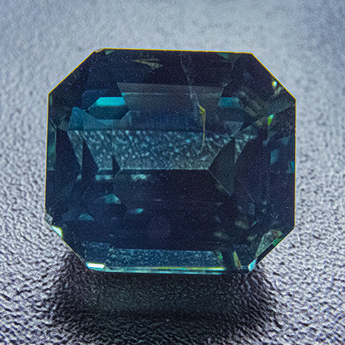 Blaugrüner Saphir aus Madagaskar. 3,02 Karat. Mit ICA (International Colored Gemstone Association) Zertifikat