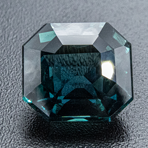 Blaugrüner Saphir aus Madagaskar. 3,19 Karat. Feiner, unbehandelter Saphir, mit ICA (International Colored Gemstone Association) Zertficat