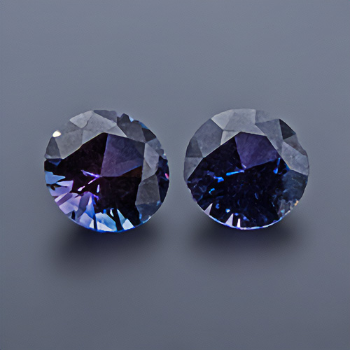 Violetter Saphir aus Tansania. 0,53 Karat. Exzellentes Pärchen