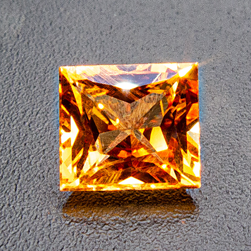 Yellow Sapphire from Tanzania. 1.06 Carat. Baguette Princess, very very small inclusions