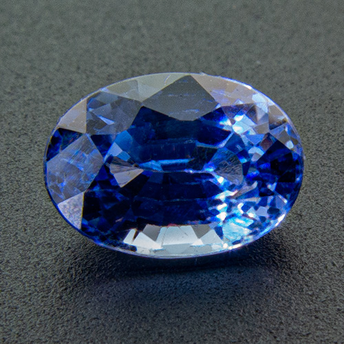 Sapphire from Sri Lanka. 1.42 Carat. Oval, very very small inclusions