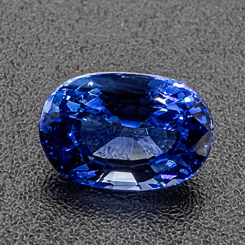 Sapphire from Sri Lanka. 1 Piece. Oval, very small inclusions