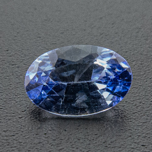Sapphire from Sri Lanka. 1 Piece. Oval, very small inclusions