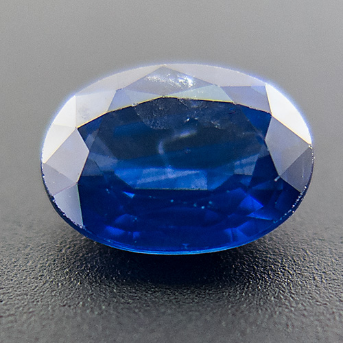 Sapphire from Madagascar. 1 Carat. Oval, distinct inclusions