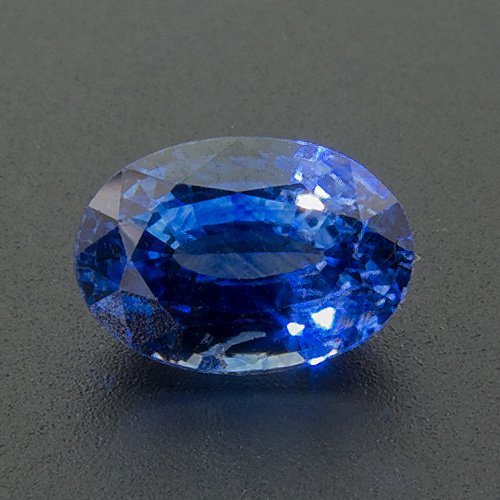 Sapphire from Sri Lanka. 1.72 Carat. Oval, very small inclusions