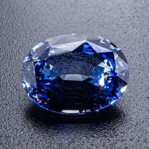 Sapphire from Sri Lanka. 2.7 Carat. Oval, very small inclusions