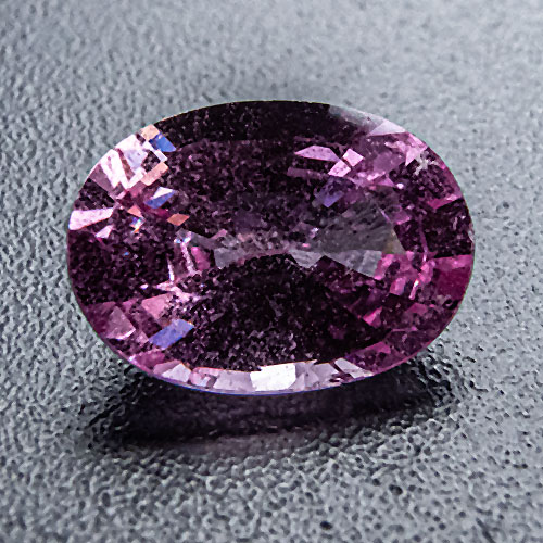 Pink Sapphire from Tanzania. 1 Piece. Oval, very small inclusions