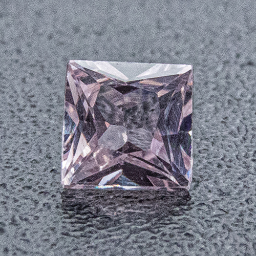 Pink sapphire. 1 Piece. Square Princess, very very small inclusions