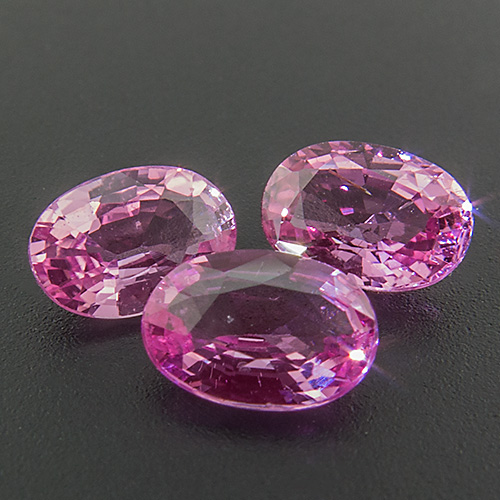 Pink Sapphire. 1 Piece. Oval, very very small inclusions