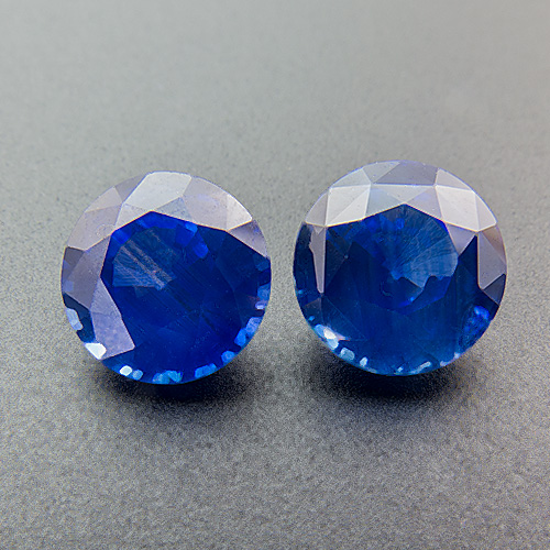 Sapphire from Sri Lanka. 2.91 Carat. Fine pair, beautiful, velvety colour
