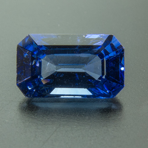 Sapphire from Sri Lanka. 1.39 Carat. Emerald Cut, small inclusions