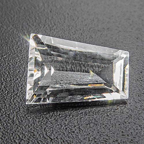 Sapphire from Sri Lanka. 0.74 Carat. Trapezoid, eyeclean