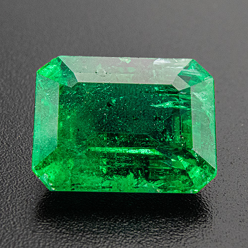 Emerald from Zambia. 3.97 Carat. Emerald Cut, small inclusions