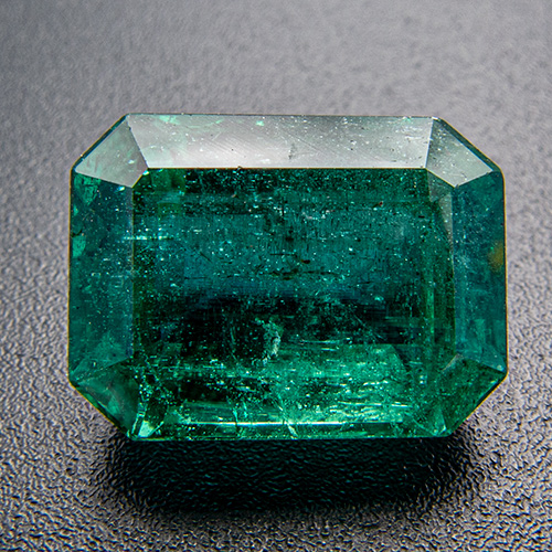Emerald from Zambia. 6.47 Carat. Emerald Cut, very distinct inclusions