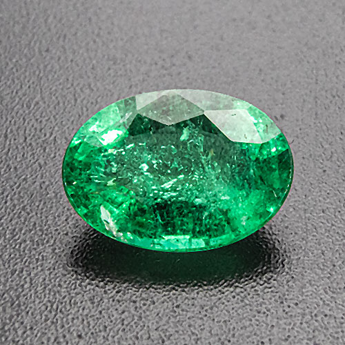 Emerald from Zambia. 0.22 Carat. Oval, very, very distinct inclusions
