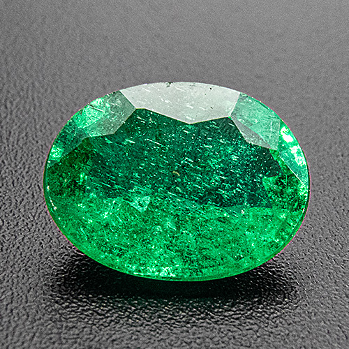 Emerald from Zambia. 1.5 Carat. Oval, small inclusions