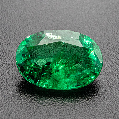 Emerald from Zambia. 1.5 Carat. Oval, small inclusions