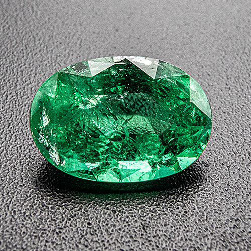 Emerald from Zambia. 1.54 Carat. Oval, small inclusions