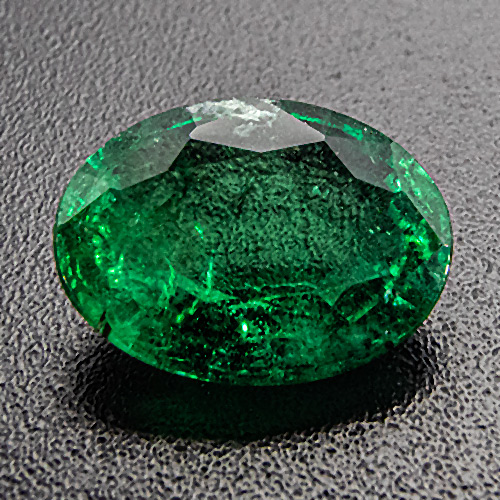 Emerald from Zambia. 1.61 Carat. Oval, small inclusions