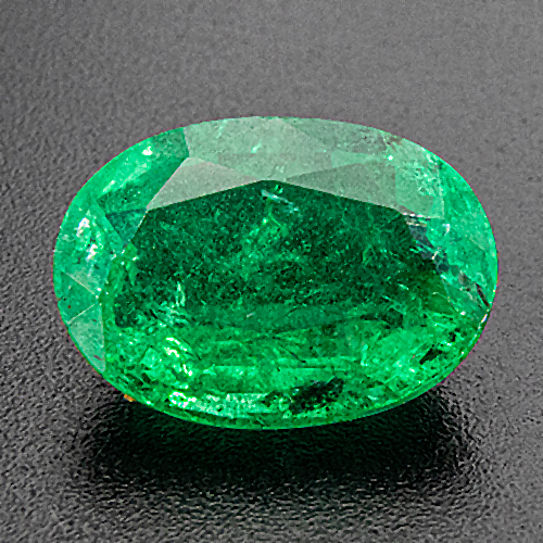 Emerald from Zambia. 3.76 Carat. Oval, very, very distinct inclusions