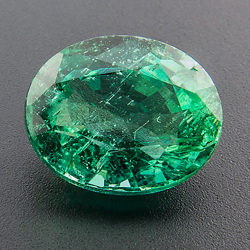 Emerald from Zambia. 3 Carat. Oval, very distinct inclusions