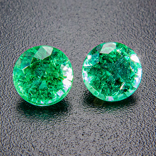 Emerald from Zambia. 1.01 Carat. Round, distinct inclusions