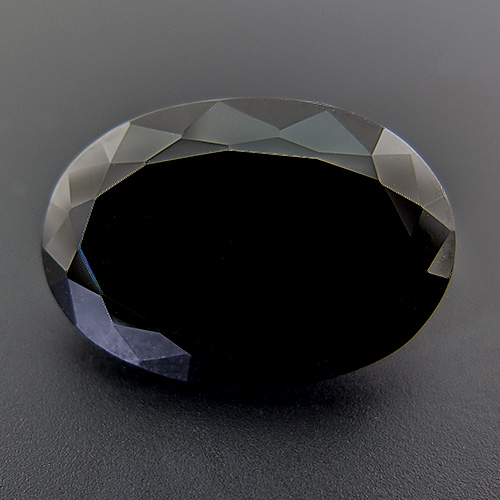 Spinel from Vietnam. 26.19 Carat. Looks like Onyx to the untrained eye but due to Mohs´ hardness 8 Spinel is much more durable and takes a higher lustre
