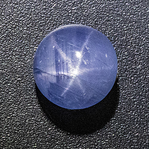Star Sapphire from Sri Lanka. 2.07 Carat. Despite some small cavities this is one of our best. Very good star and colour, very high clarity - a beauty!