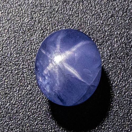 Star Sapphire from Sri Lanka. 2.5 Carat. Hardly visible small cavity on top, beautiful colour and good star