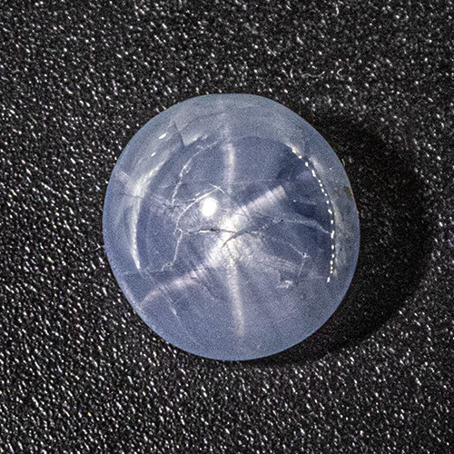 Star Sapphire from Sri Lanka. 2.86 Carat. Shows some natural, surface reaching cracks, which hardly detract from it´s beauty. Sharp and well-defined star