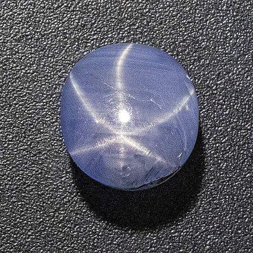 Star Sapphire from Sri Lanka. 4.34 Carat. Excellent star, good colour