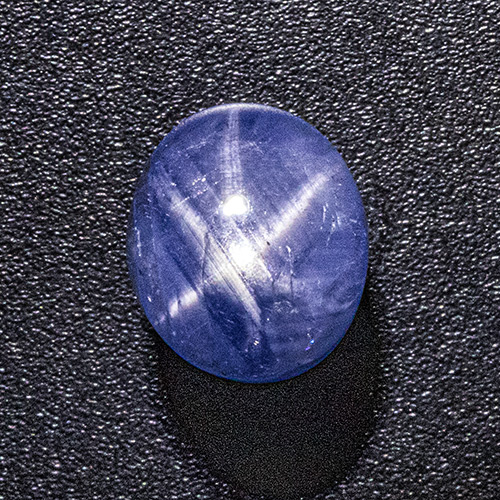 Star Sapphire from Sri Lanka. 4.55 Carat. Good colour, sharp star