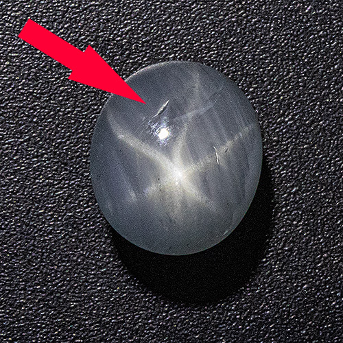 Star Sapphire from Sri Lanka. 2.94 Carat. very small natural cavity, hardly visible to the naked eye, excellent star