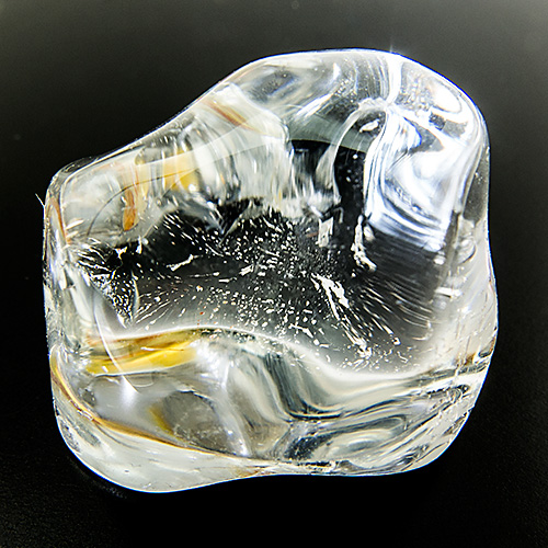 Topaz from Namibia. 13.66 Gramm. Tumbled, distinct inclusions