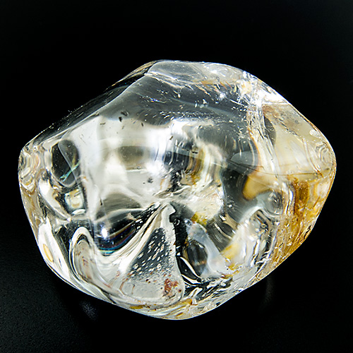 Topaz from Namibia. 22.73 Gramm. Tumbled, distinct inclusions