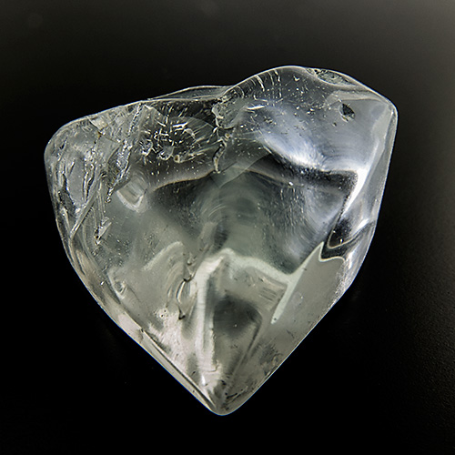 Topaz from Namibia. 7.14 Gramm. Tumbled, distinct inclusions