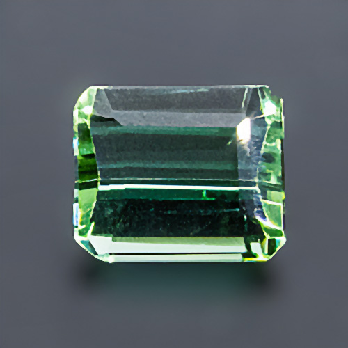 Turmalin (Verdelith) aus Brasilien. 0,52 Karat. Smaragdschliff, augenrein