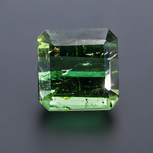 Turmalin (Verdelith) aus Kongo. 0,84 Karat. Achteck, deutliche Einschlüsse