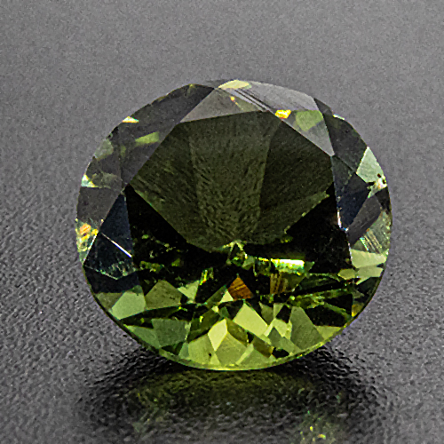 Tourmaline (Verdelite) from Africa. 1.75 Carat. Vivid green, sparkling